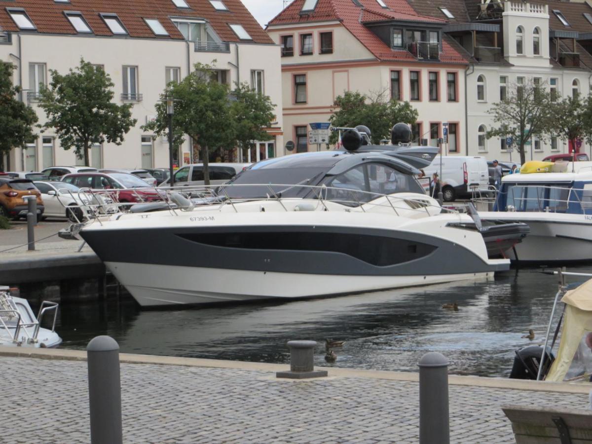 Ferienwohnungen "Marie" Mit Terrassen, Inclusive Park- Und Stellplaetze Am Haus, Mueritz-Strand Nur 700M, Altstadt 10Min, Ruhige Lage, Варен Екстер'єр фото
