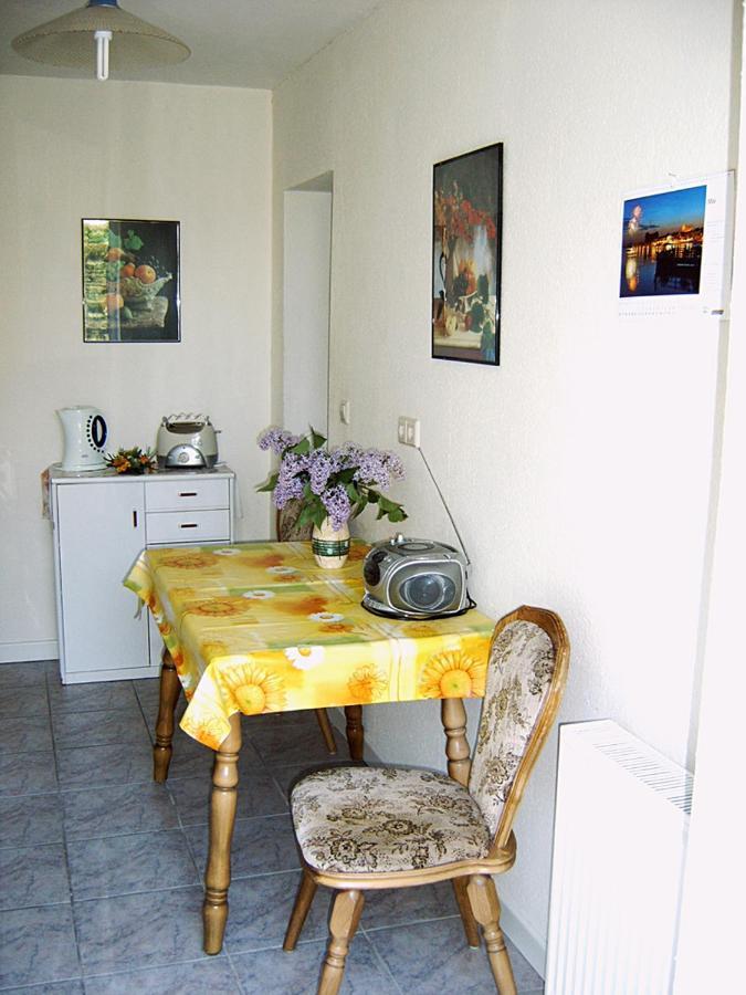 Ferienwohnungen "Marie" Mit Terrassen, Inclusive Park- Und Stellplaetze Am Haus, Mueritz-Strand Nur 700M, Altstadt 10Min, Ruhige Lage, Варен Екстер'єр фото